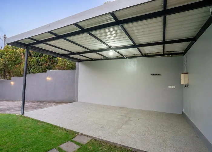 Tropical Two Bedroom Pool With Views Ferienhaus