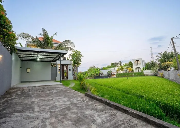 Tropical Two Bedroom Pool With Views