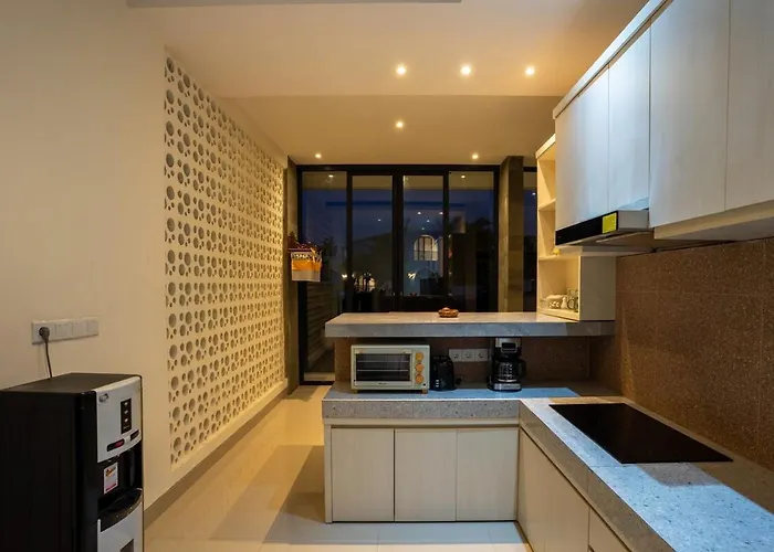 Tropical Two Bedroom Pool With Views *